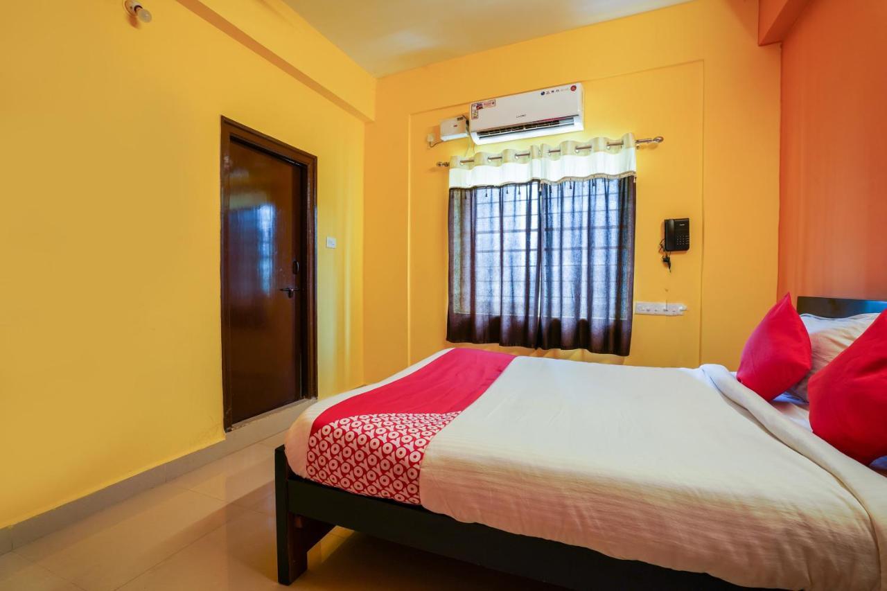 Oyo 70286 Svr Grand Hotel Hyderabad Bagian luar foto