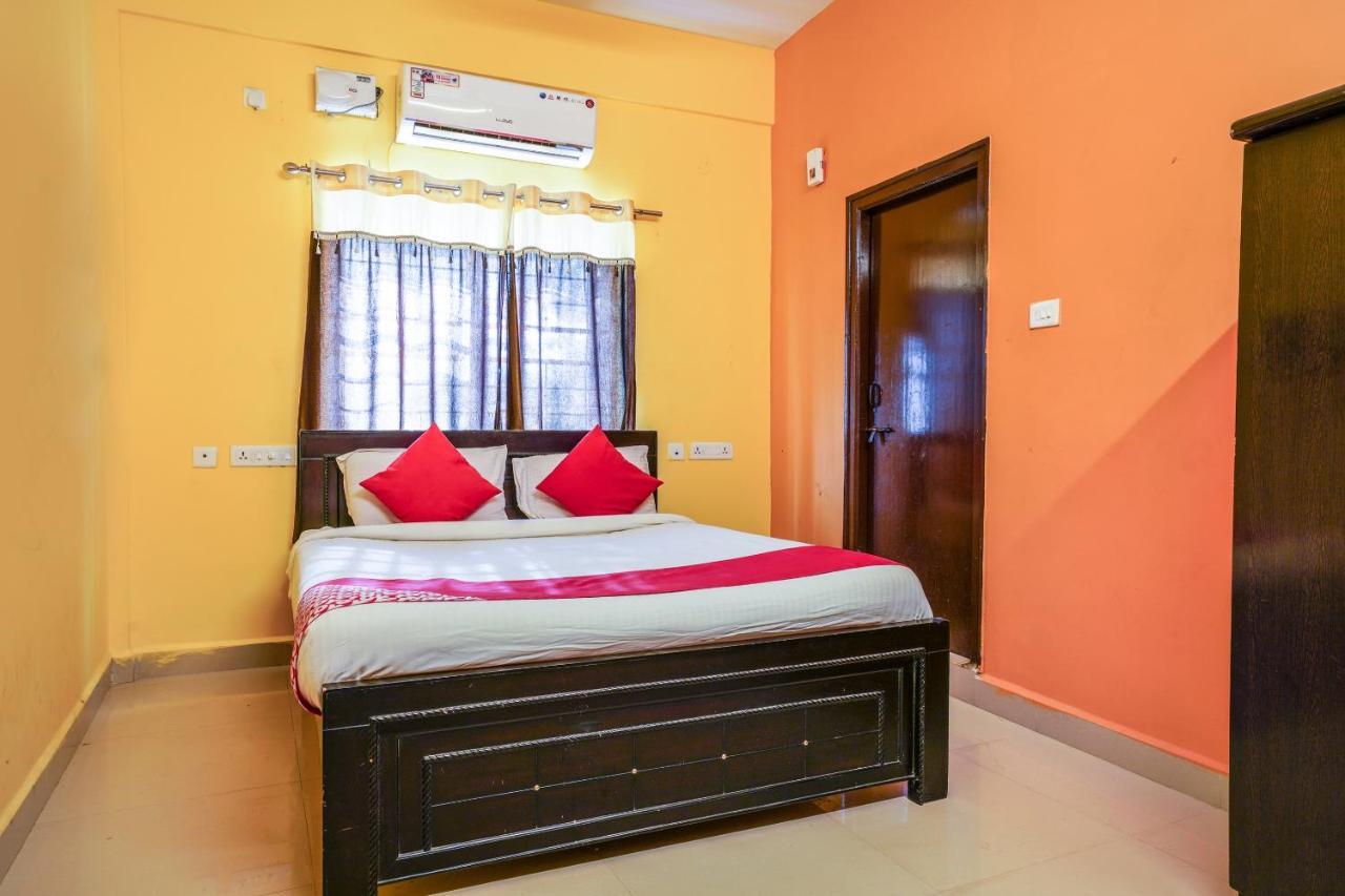 Oyo 70286 Svr Grand Hotel Hyderabad Bagian luar foto
