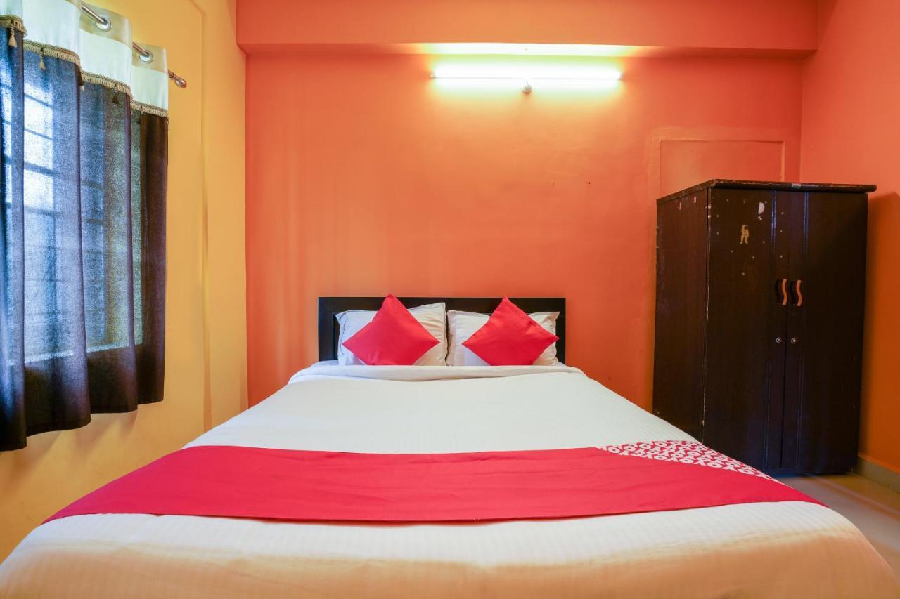 Oyo 70286 Svr Grand Hotel Hyderabad Bagian luar foto