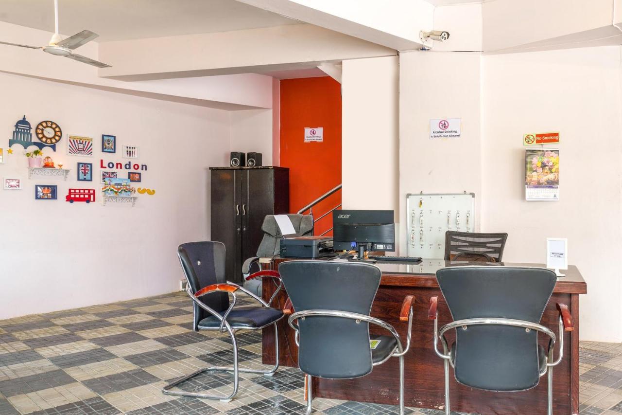 Oyo 70286 Svr Grand Hotel Hyderabad Bagian luar foto